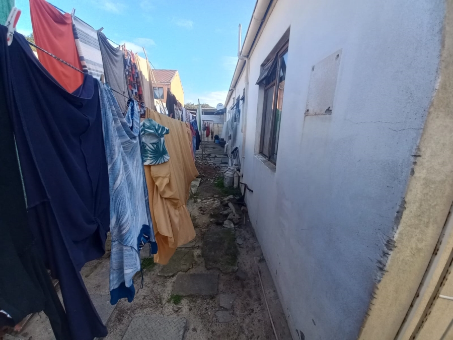 6 Bedroom Property for Sale in Woodlands Western Cape